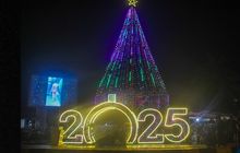 Pohon Natal Terbesar di Jayapura Sudah Dipasang, Jadi Simbol Persatuan dan Harapan