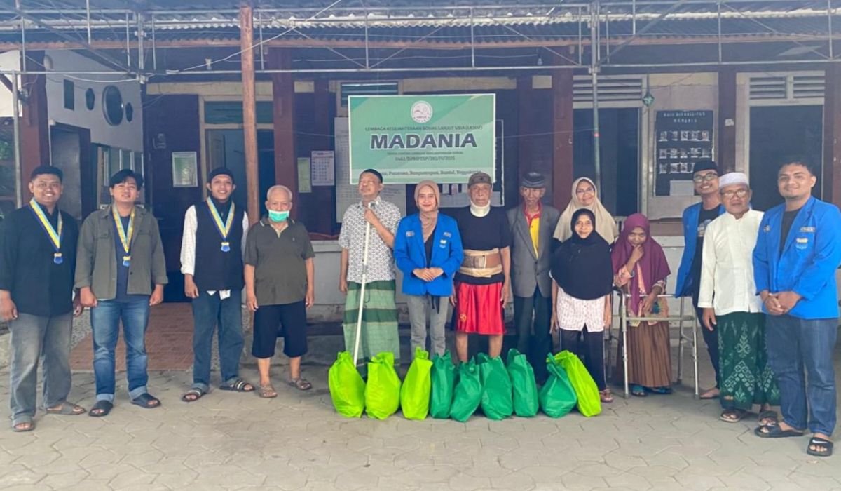 KOPRI DIY Bantu Lansia LKS LU Madania, Ikhtiar Merawat Kepedulian Sosial