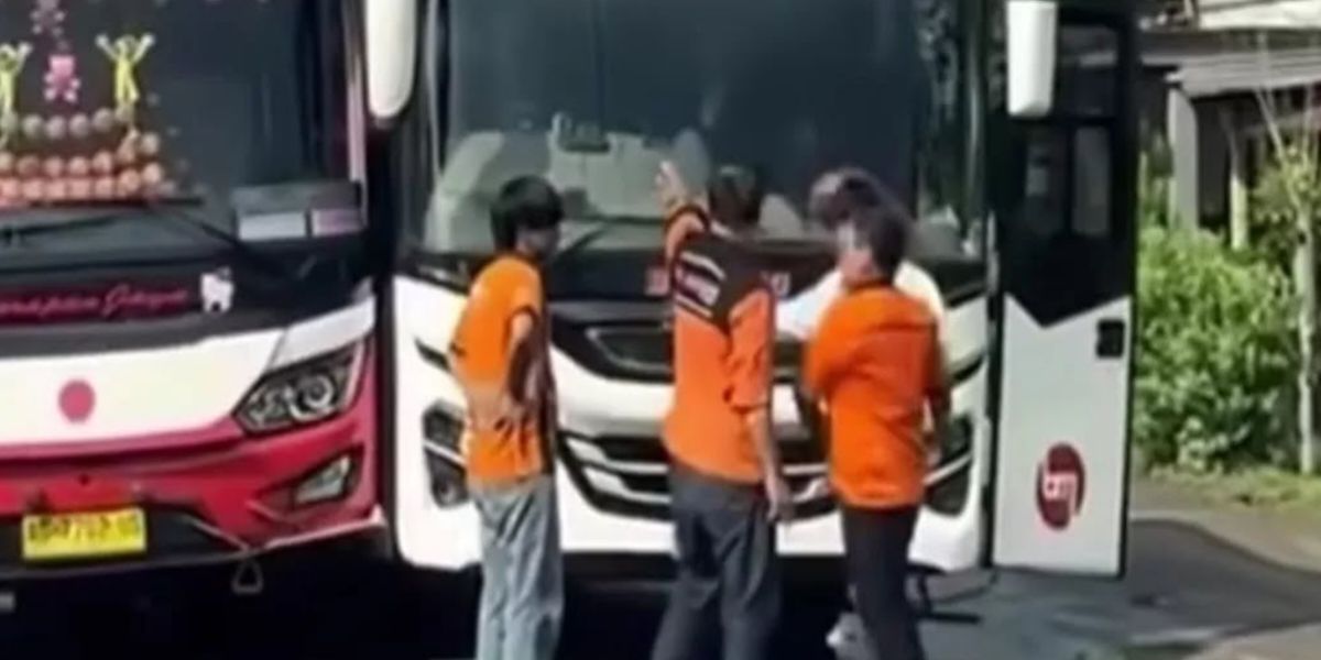 Viral Awak Bus Harapan Jaya dan Bagong Bersitegang di Jalanan Kediri hingga Dipisahkan Warga