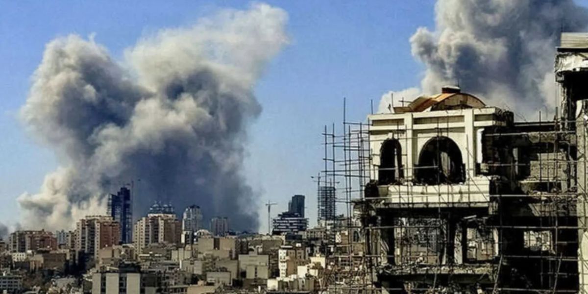 Serangan Rudal Iran Picu Kebakaran Besar di Pabrik Kimia Israel, Kawasan Industri Ditutup