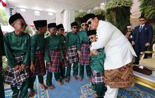 Anak-Anak Pacu Jalur Antusias Bisa Tampil dan Bersalaman dengan Prabowo