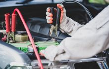 Kebiasaan Jarang Dipanaskan hingga Korsleting pada Kabel, Aki Mobil Cepat Tekor
