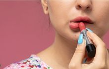 Bikin Penampilan Makin Stunning, Ini Tips Memilih dan Rekomendasi Lipstik untuk Bibir Kering