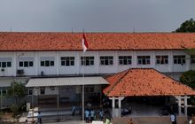 Prabowo Gulirkan Program Revitalisasi Sekolah, Warga Sekitar Dapat Pekerjaan
