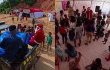 Kebahagiaan Natal 2025, Santa Claus Hibur Anak-Anak Pengungsi di Tapanuli Tengah