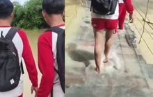 Air Selutut, Jembatan Kayu, dan Perjalanan Sekolah Pelajar di Lampung Tengah