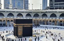 Seorang Pria Dilaporkan Melompat dari Lantai Atas Masjidil Haram, Arab Saudi