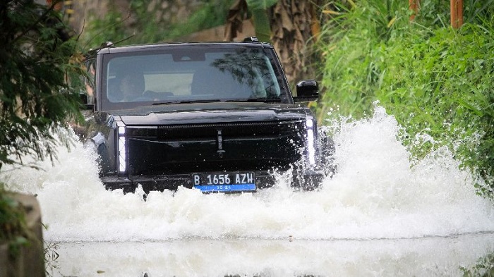 Apakah Mobil Listrik Aman Digunakan Saat Banjir atau Justru Berisiko?