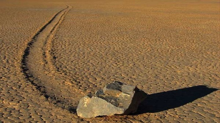 Misteri Batu Berjalan di Death Valley Terpecahkan, Ini Penjelasannya!