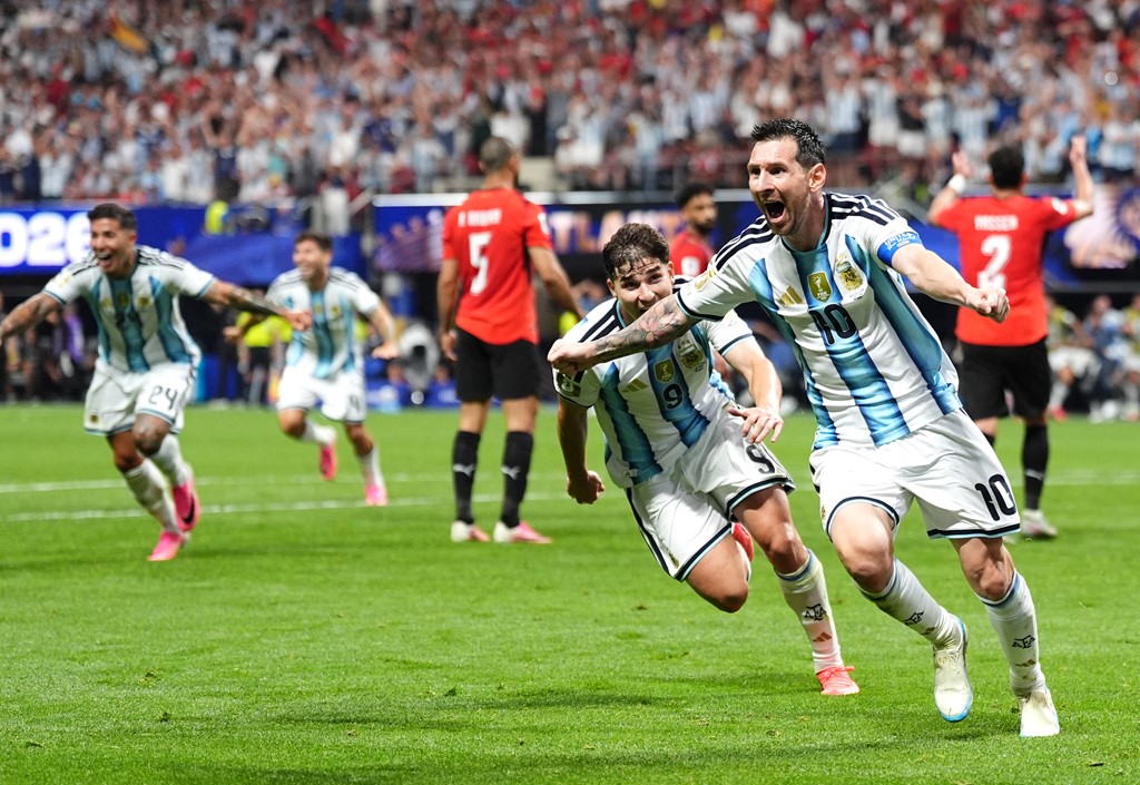 Momen Messi balikkan keadaan di menit akhir.
